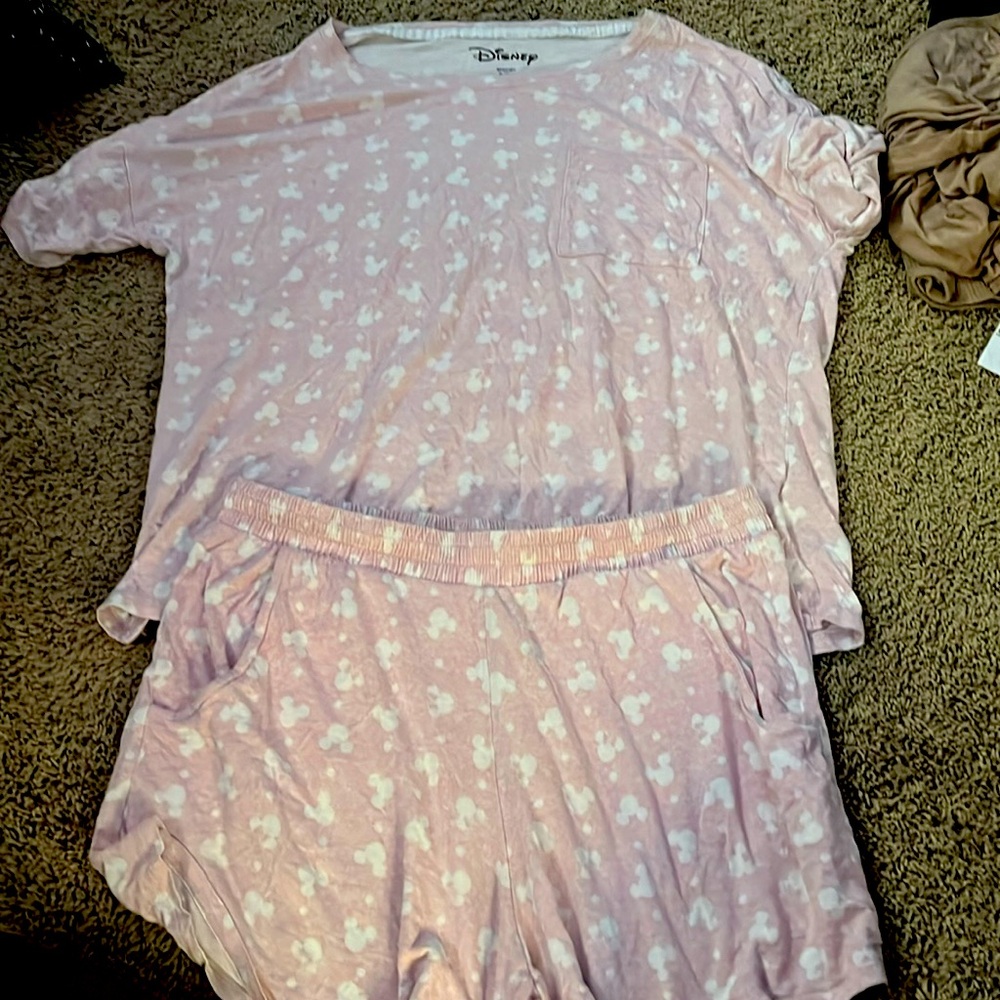 Minnie mouse, pink and white pajama set with pockets.